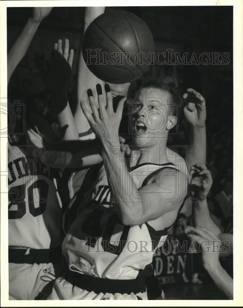 1989 Press Photo Brian Egerbrecht, Bishop Ludden Basketball Player at Game- Historic Images