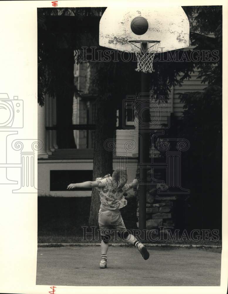 Press Photo Stephen Davis of Evans Mills practices shooting the basketball- Historic Images