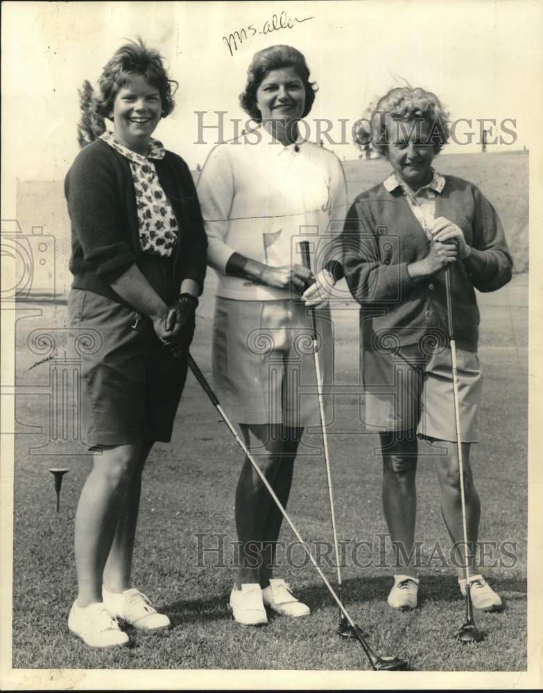 1965 Press Photo Golfers Mrs. Phillip Allen, Debbie Austin and Mrs. Max Kutzer- Historic Images