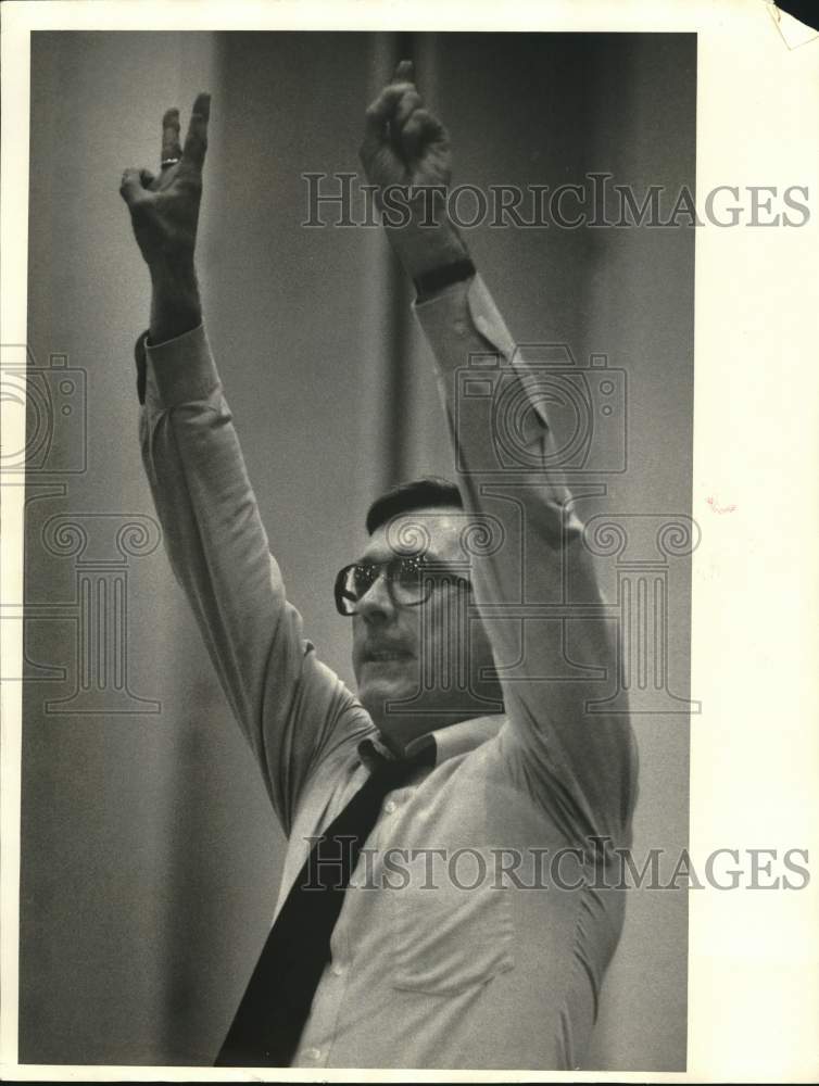 1985 Press Photo Jim McGrath, Nottingham Basketball Coach- Historic Images