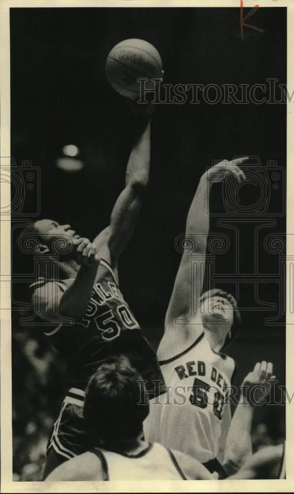 1984 Press Photo Steve Wright, Fowler Basketball Player against Red Devils- Historic Images