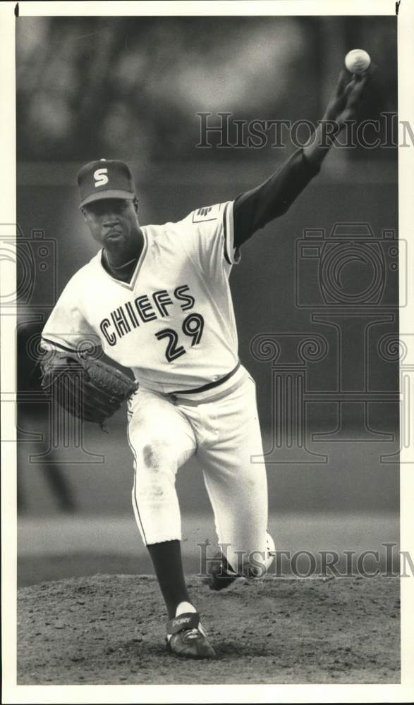 1988 Press Photo Syracuse Chiefs Pitcher Cliff Young- Historic Images