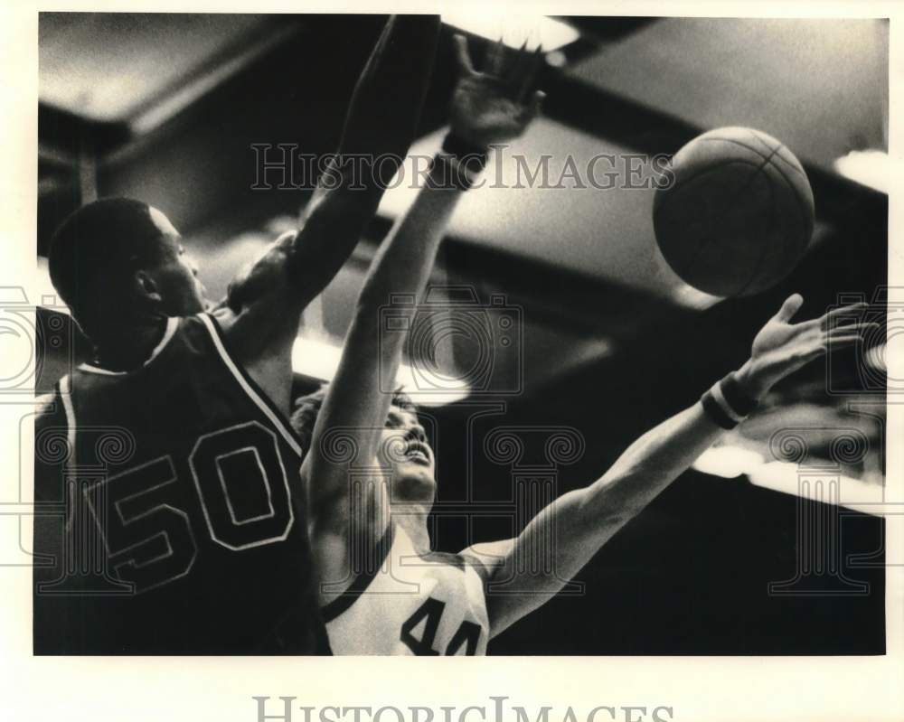 1984 Press Photo Fowler and Nottingham High School Basketball Players at Game- Historic Images