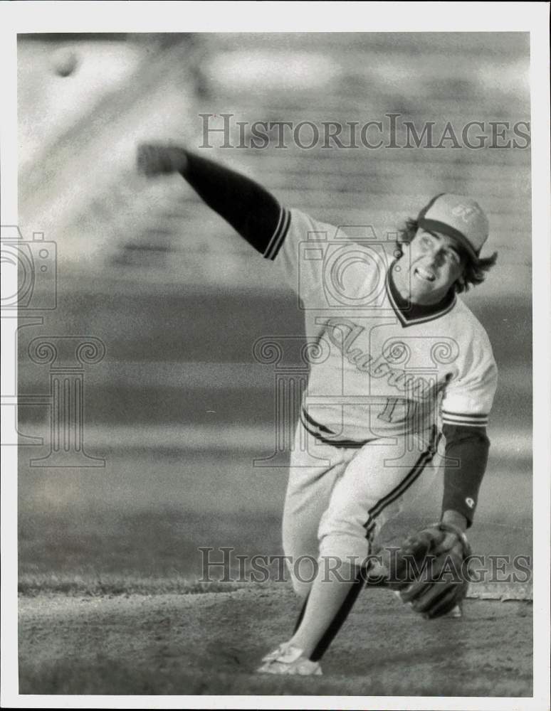 1985 Press Photo Auburn baseball player Bob Kappesser pitches baseball.- Historic Images
