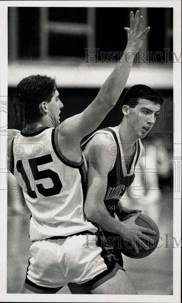 1989 Press Photo Paul Walker moves basketball around Eric Butler. - sys15995- Historic Images