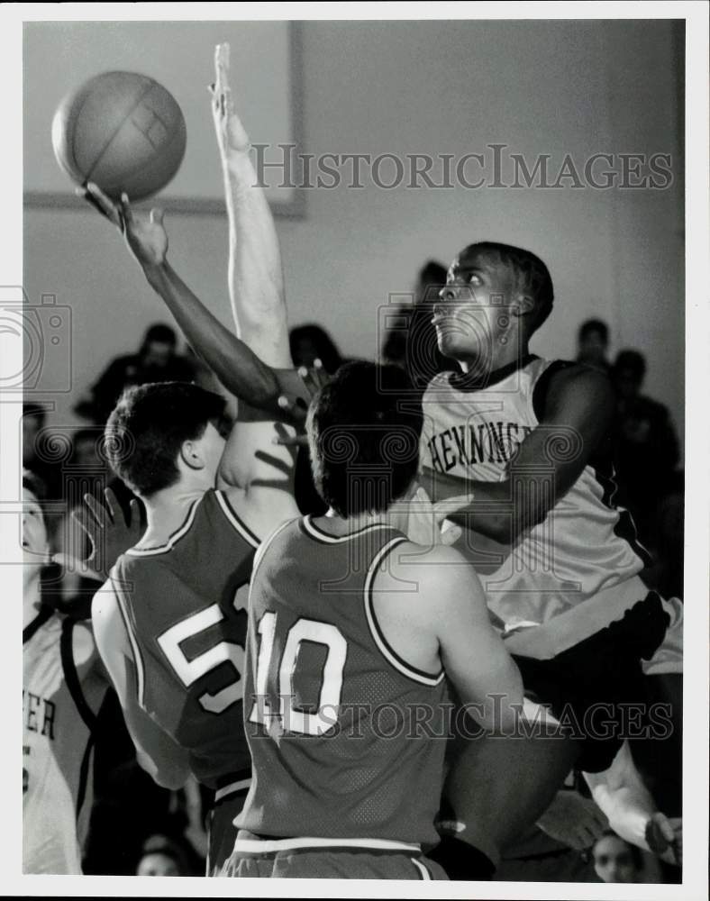 1990 Press Photo Mike Walker in basketball game between Henninger and Liverpool- Historic Images