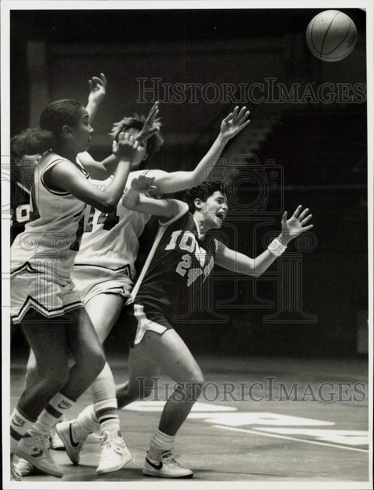 1984 Press Photo Iona vs. Syracuse University women's basketball game action.- Historic Images