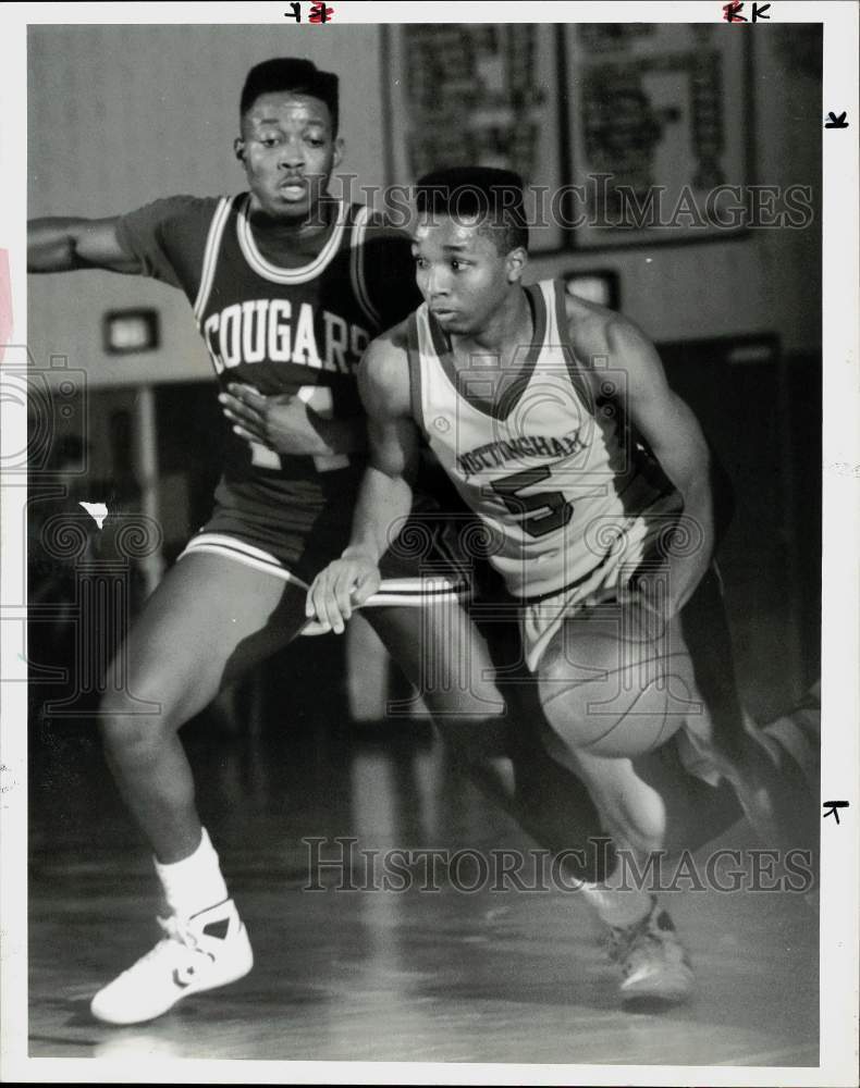 1989 Press Photo Craig Caldwell drives past Marcus Jamison at Nottingham High.- Historic Images