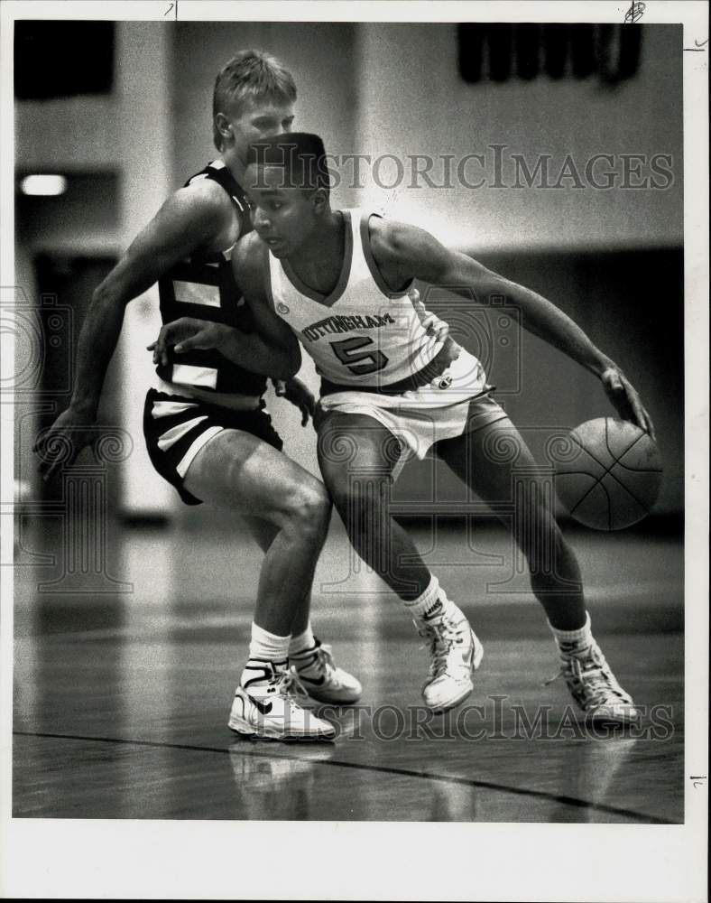 1989 Press Photo Nottingham guard Craig Caldwell pushes around Brian House.- Historic Images