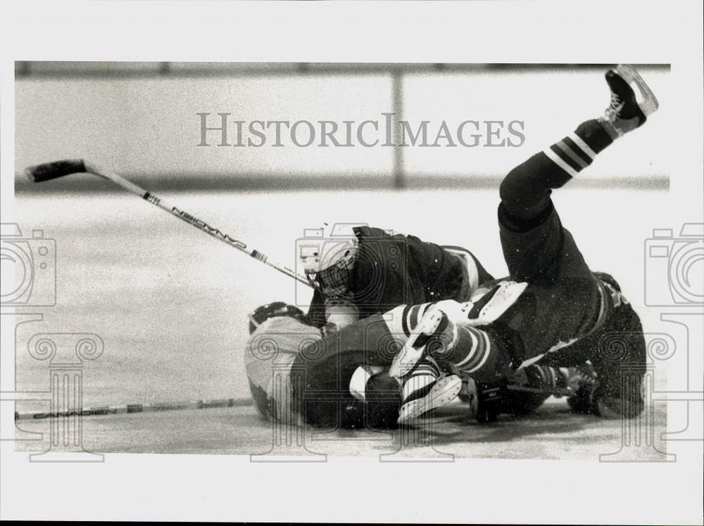 1990 Press Photo Baldwinsville vs. Solvay at Corcoran Hockey Booster Club game.- Historic Images