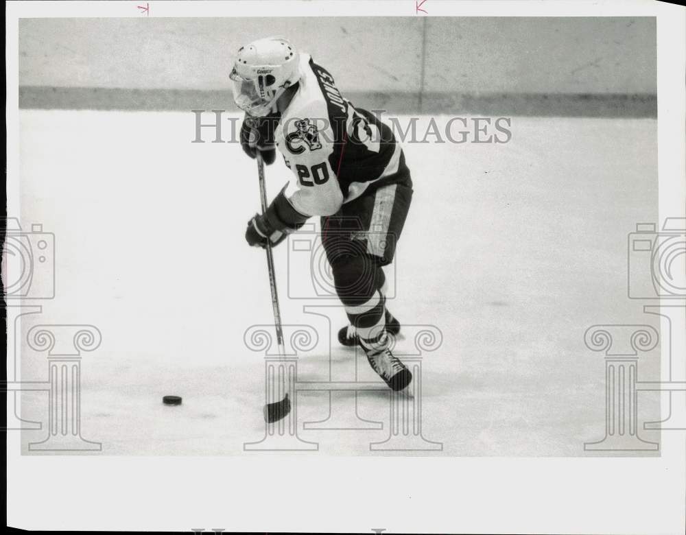 1987 Press Photo Cornell&#39;s Casey Jones prepares to shoot hockey puck across ice.- Historic Images