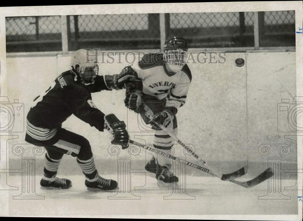 1986 Press Photo Liverpool vs. Skaneateles hockey game action. - sys16339- Historic Images