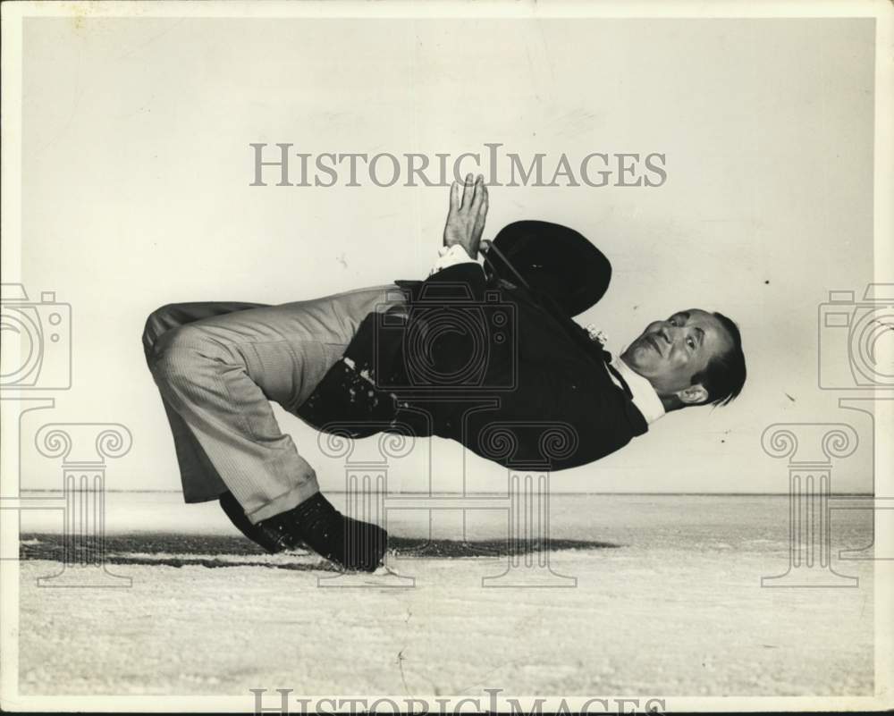 Press Photo Mr. Frick performs with Shipstads &amp; Johnson Ice Follies - syx02732- Historic Images