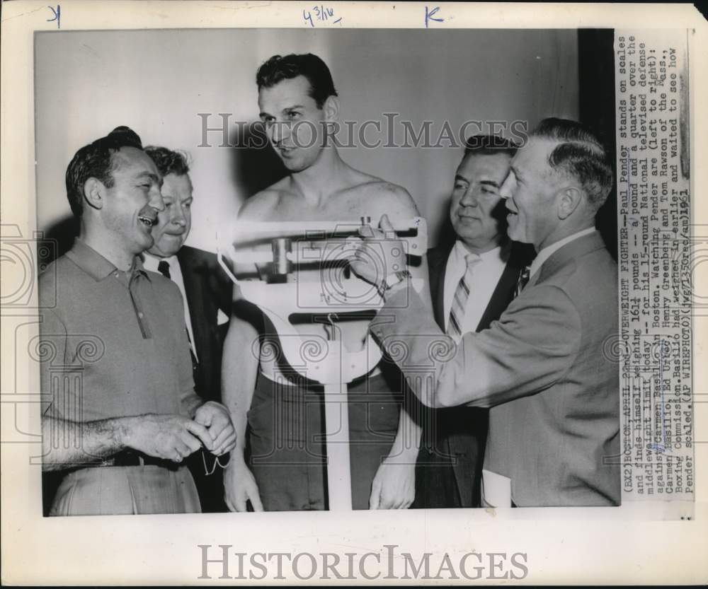 1961 Press Photo Boston-Boxer Paul Pender weighs in 1 1/4 pounds overweight- Historic Images