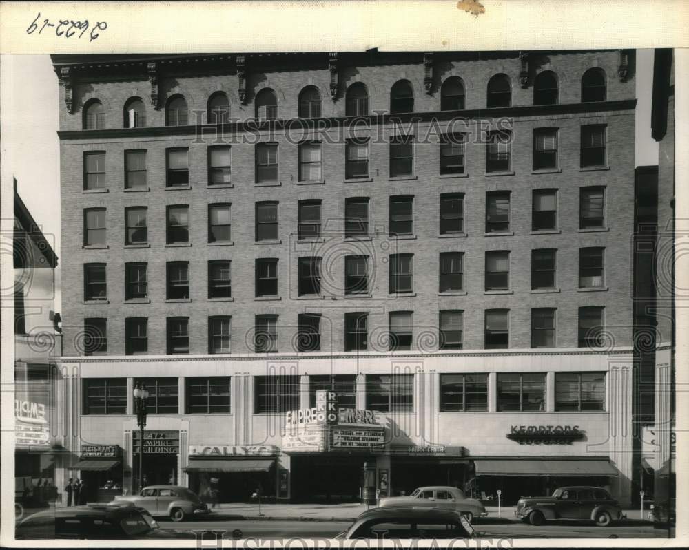 1952 Press Photo The Astor Theater is now leased for 21 years for movies.- Historic Images