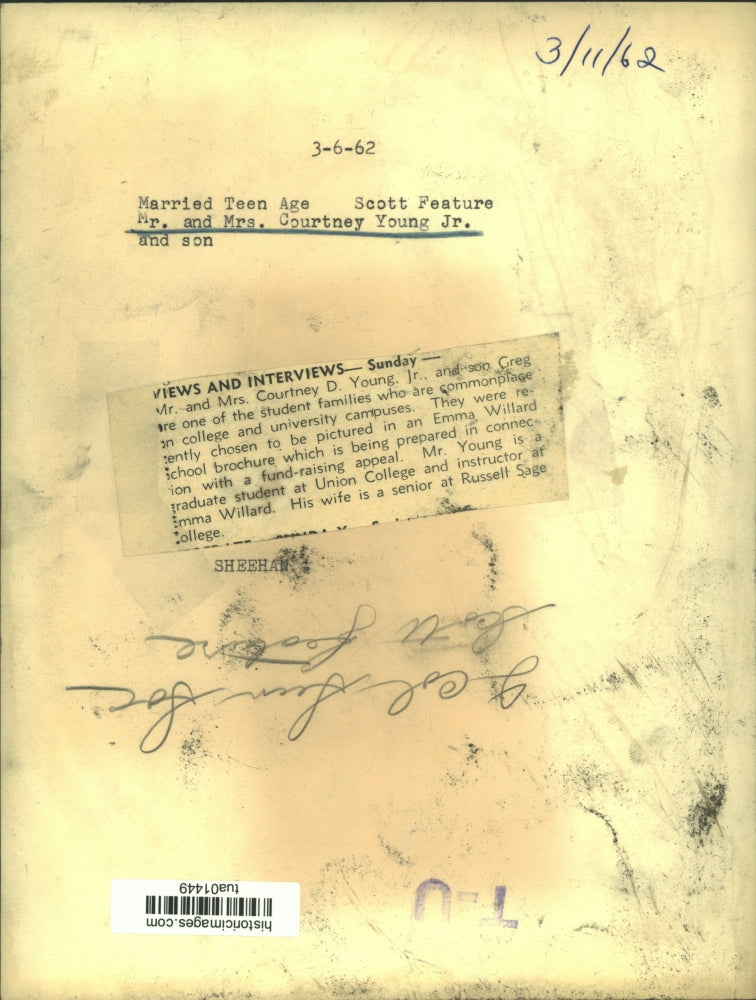 1962 Press Photo Mr. & Mrs. Courtney Young Jr. with son in Troy, New York