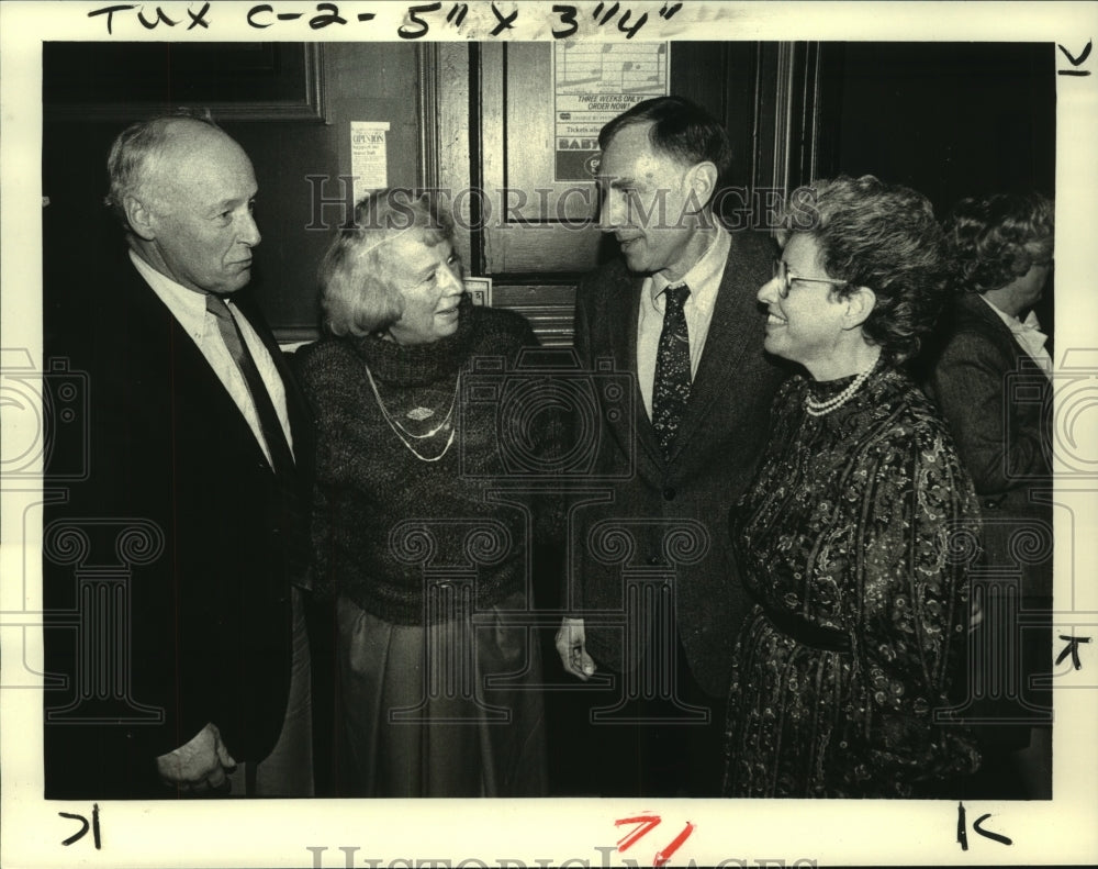 1986 Press Photo Theater-goers at premiere of musical "Baby" in Cohoes, New York- Historic Images