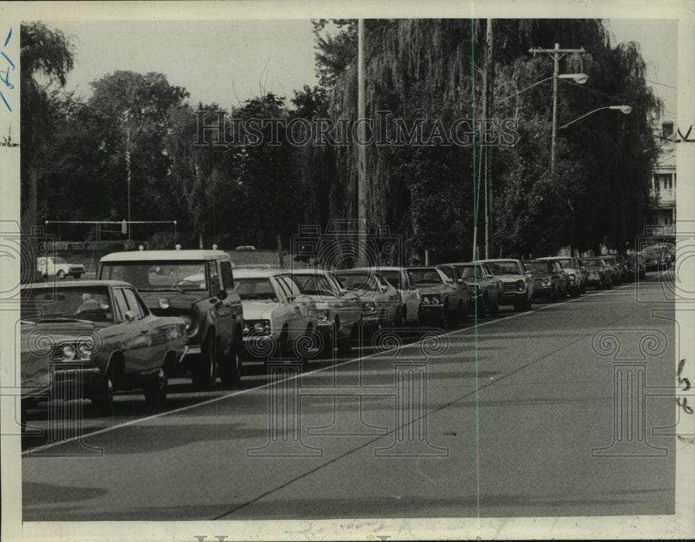 1974 Press Photo New York State employees&#39; cars line Albany street - tua02687- Historic Images