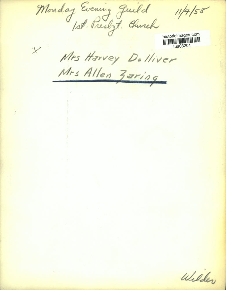 1958 Press Photo Albany, New York church members decorate a Christmas tree