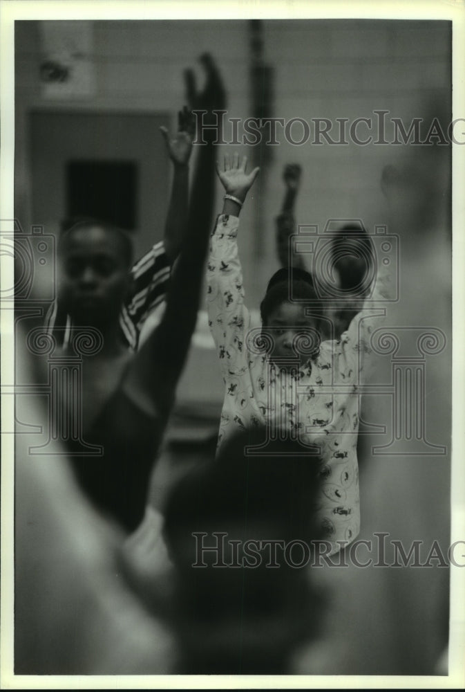 1994 Press Photo Mamcha Binks dancing with Alvin Ailey Dance Company, Albany, NY- Historic Images