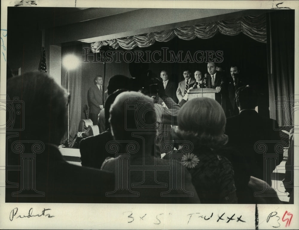 1974 Press Photo Albany County, New York Republican Malcolm Wilson - tua03521