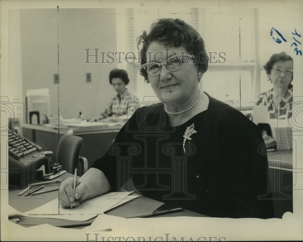 1962 Press Photo Mrs. Helen K. Wilson, Rensselaer, New York - tua03601