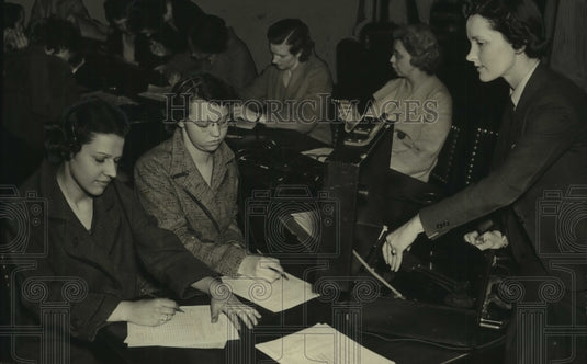 1937 Press Photo YWCA Albany health examination of 50 girls for health week- Historic Images