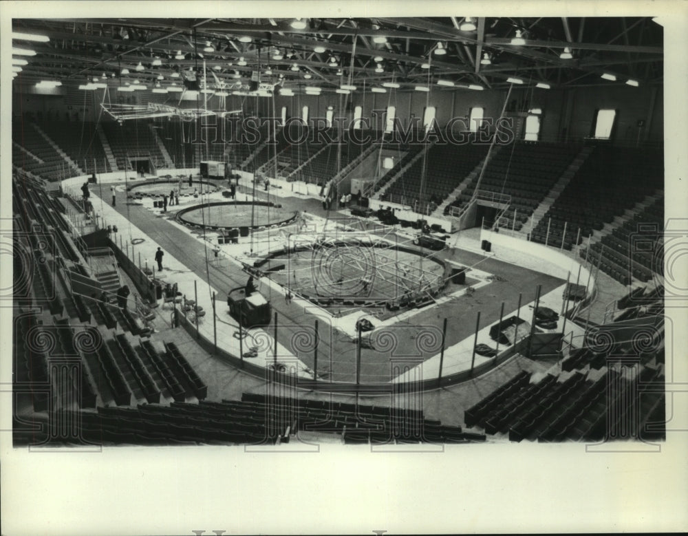 1979 Press Photo Circus preparations at Glens Falls Civic Center, New York- Historic Images