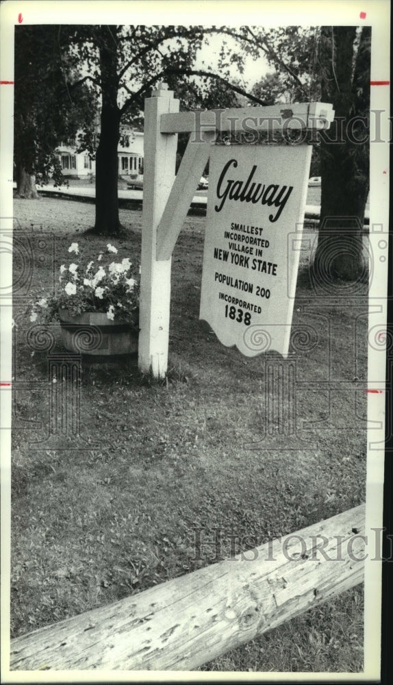 1990 Press Photo Town sign in Galway, New York village park - tua04656- Historic Images