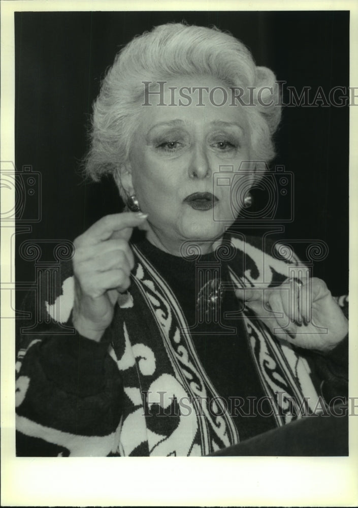 1993 Press Photo Actress Celeste Holm speaks at New York State Capital, Albany- Historic Images