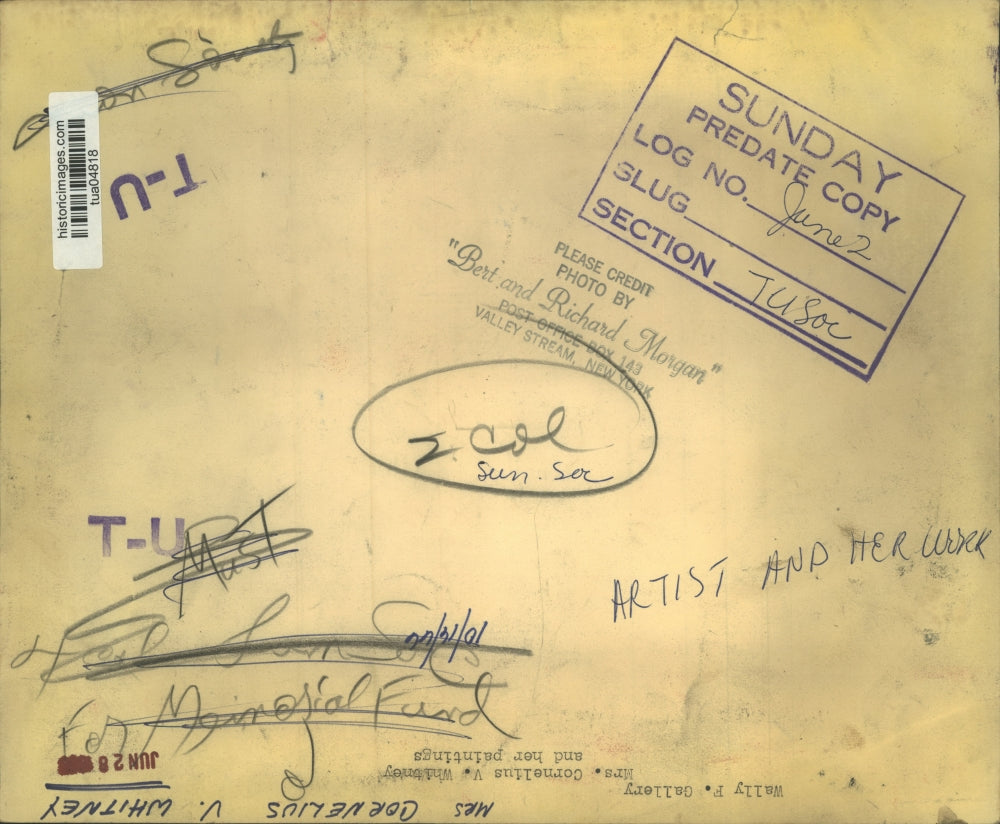 1966 Press Photo Mrs. C.V. Whitney displays her art at New York gallery