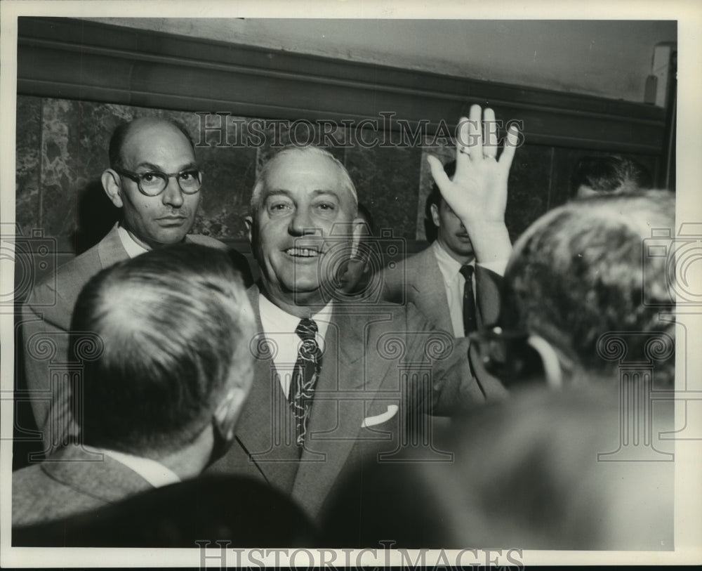 1953 Press Photo La Roia, Lawyer & Senator Arthur H. Wicks - tua04969