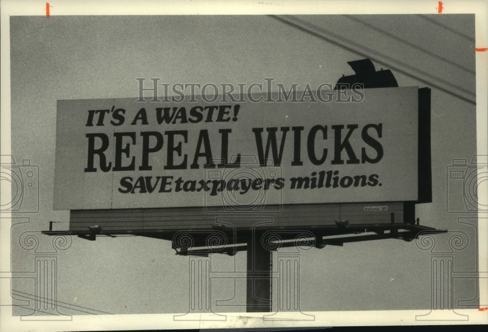 1985 Press Photo Albany, New York billboard advocating repeal of Wicks law- Historic Images