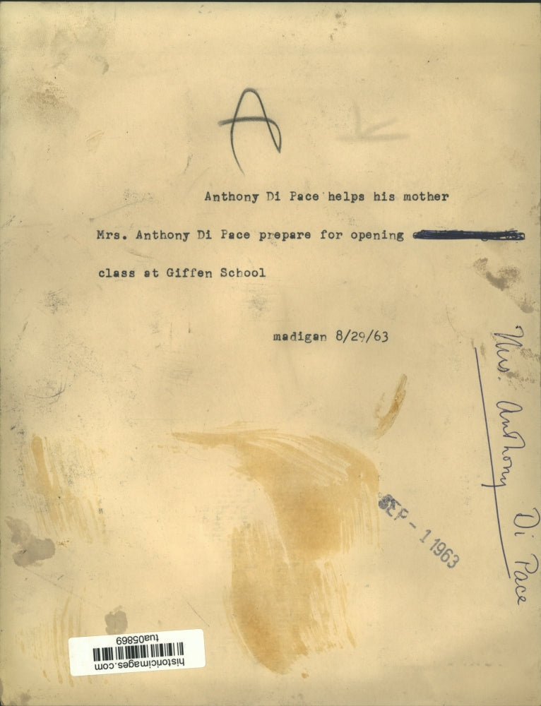 1963 Press Photo Mother & son prep class for Giffen School opening, Albany, NY