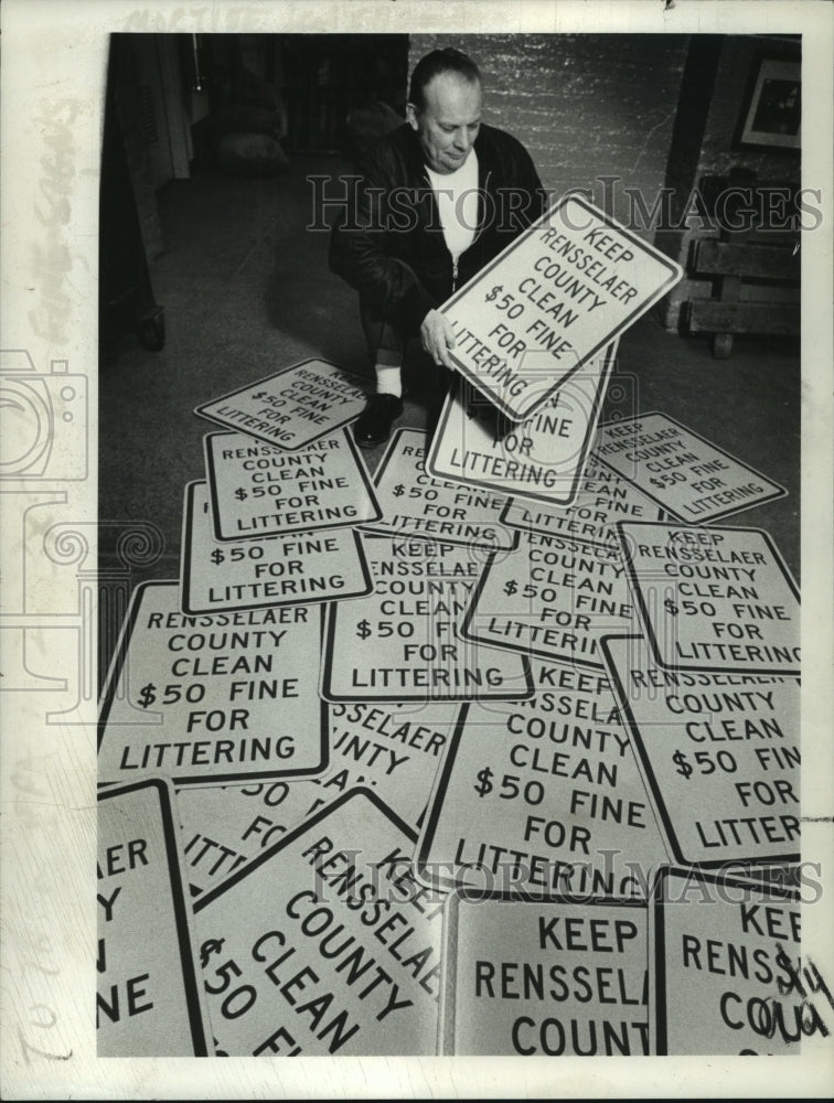 1973 Press Photo Thomas Witkowski, Chairman of EEA, Rensselaer County