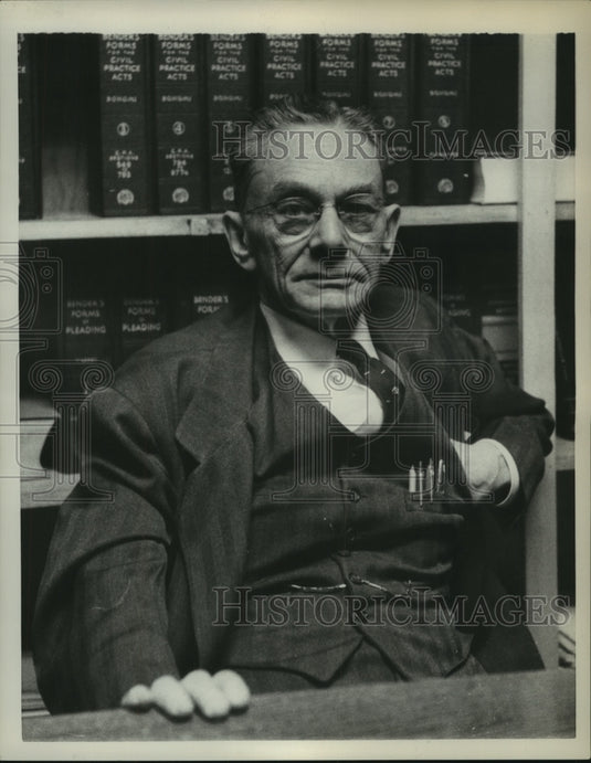 1959 Press Photo Albany, New York lawyer Henry Hirschberg - tua06184