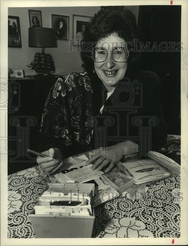 1988 Press Photo Actress and Costumer June Wolfe in her Albany, New York studio- Historic Images