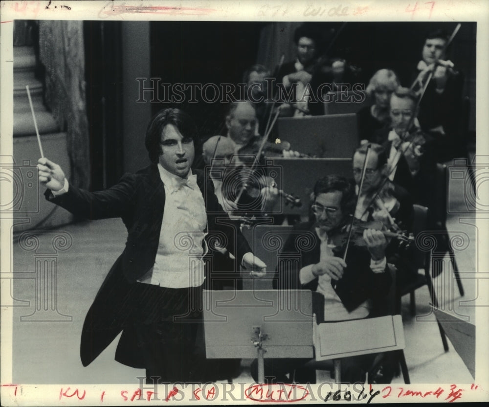 1982 Press Photo Riccardo Muti directing The Philadelphia Orchestra - tua07023- Historic Images