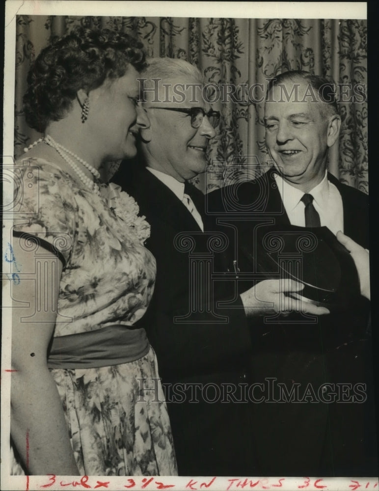 1962 Press Photo Kenneth Scott receives award in Delmar, New York - tua07046- Historic Images