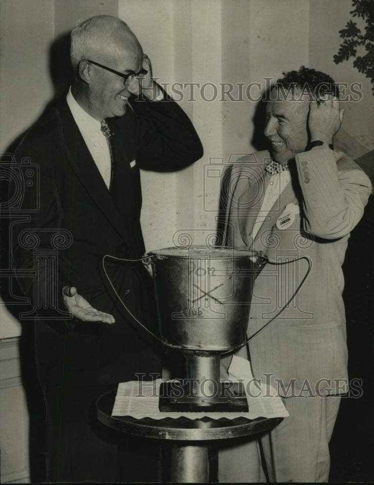 Load image into Gallery viewer, 1955 Press Photo Albany, NY Kiwanis &amp; Rotary Club presidents with golf trophy
