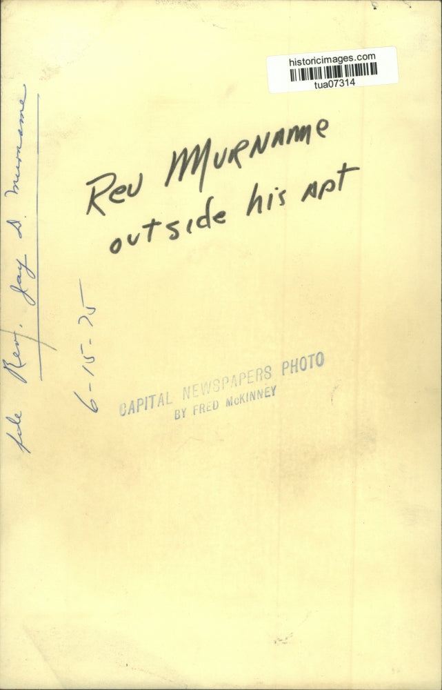 1975 Press Photo Reverend Jay Murname, outside his Troy, New York apartment