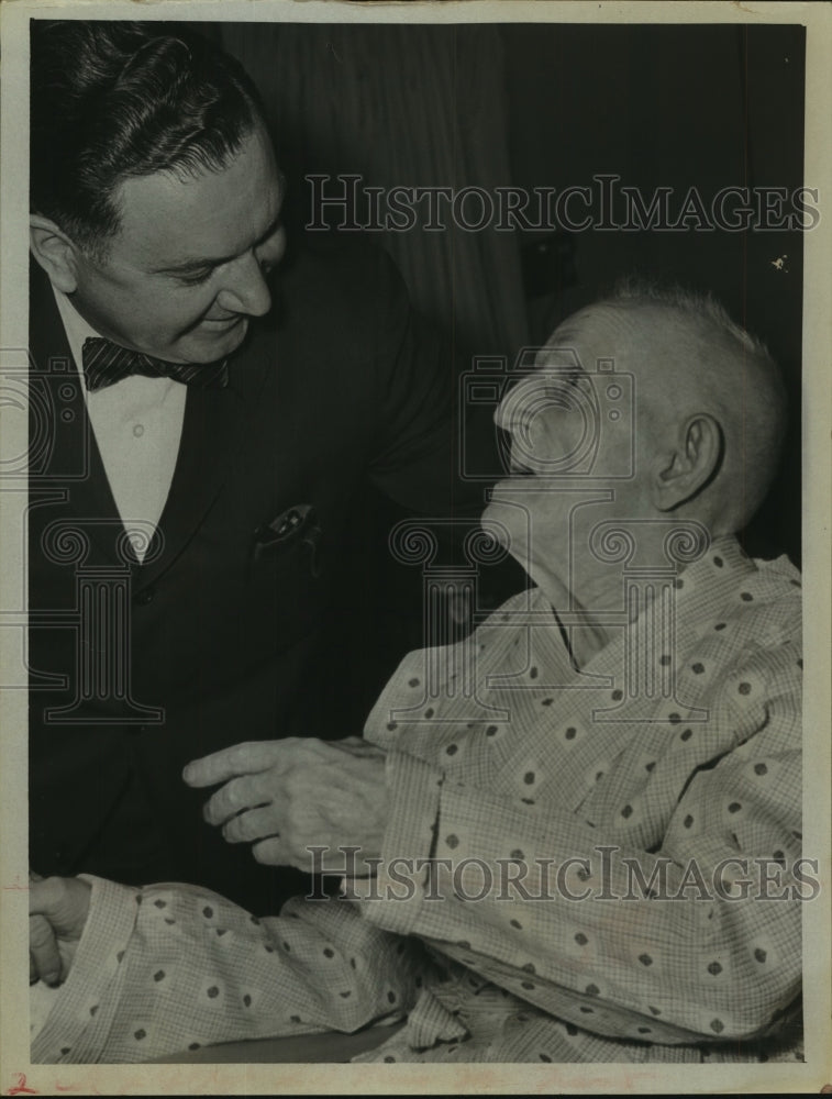 1963 Press Photo Allan Dixon & Centenarian John Murphy at Van Rensselaer Manor