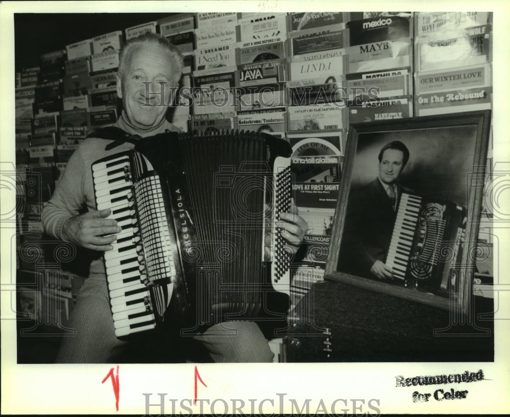 1992 Press Photo Mohawk Music Mark owner Ed Gurzynski in Schenectady, NY- Historic Images