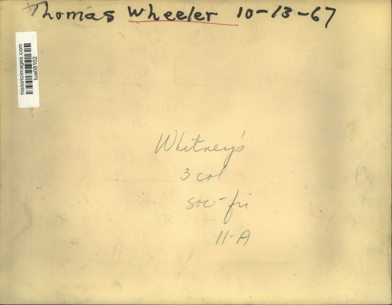 Load image into Gallery viewer, 1967 Press Photo Thomas Wheeler, Whitney's, Couple looks at clock - tua08102
