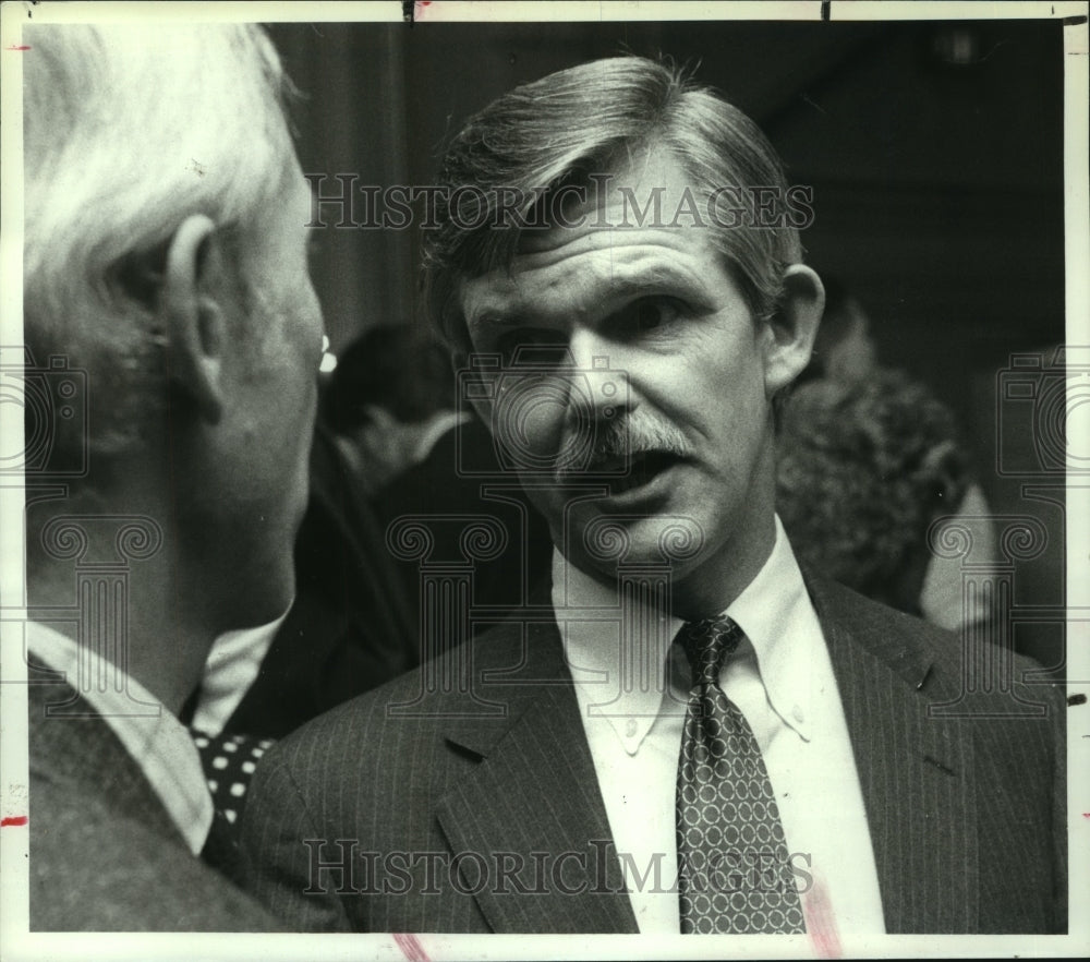 1990 Press Photo Timothy White, Capital Newspaper, honored at Desmond Americana- Historic Images