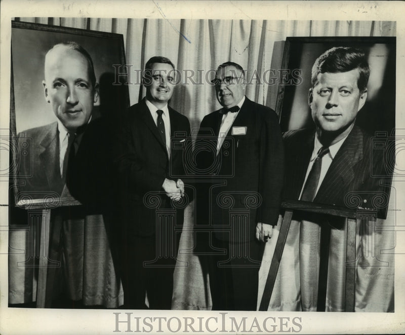 Load image into Gallery viewer, 1962 Press Photo Albany, NY Postmaster Murray &amp; NYC Assistant Postmaster Murphy
