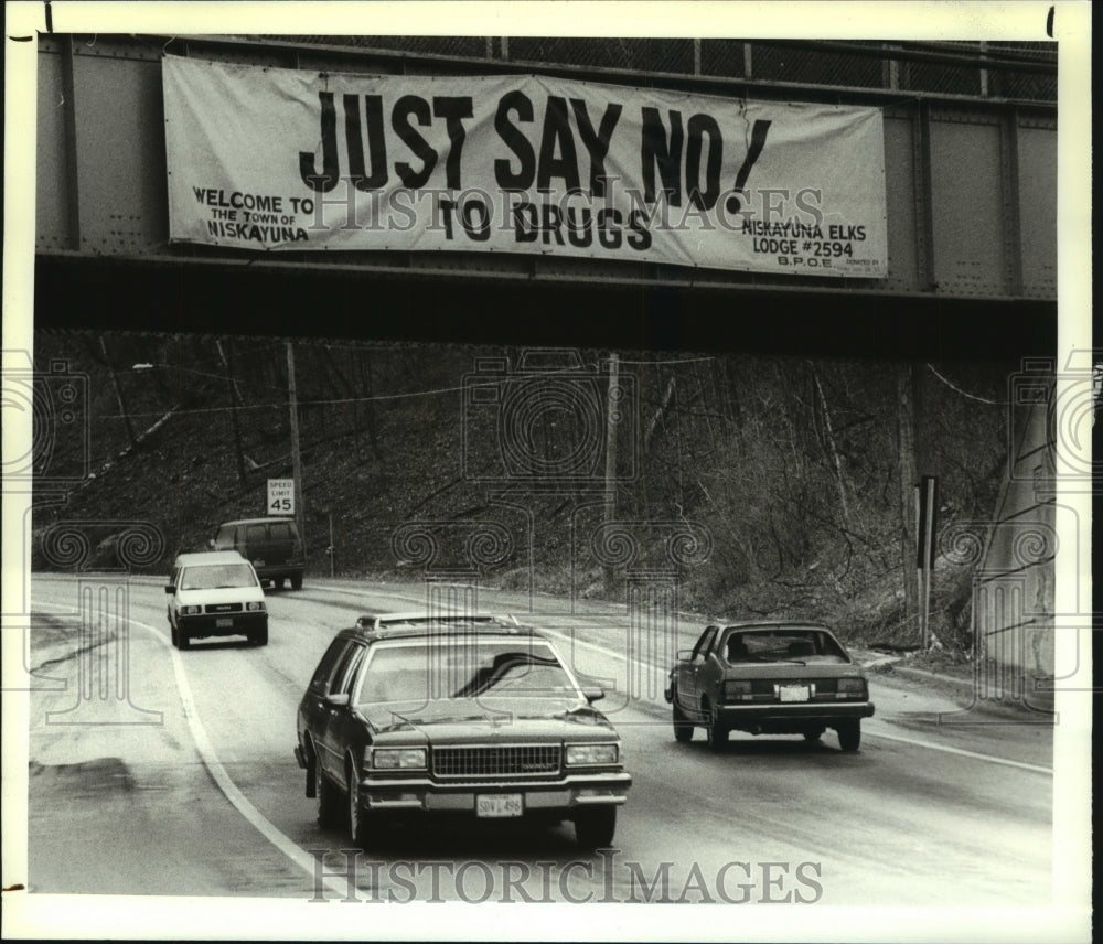 1989 Press Photo JUST SAY NO TO DRUGS sign, Niskayuna &amp; Rexford Town line- Historic Images