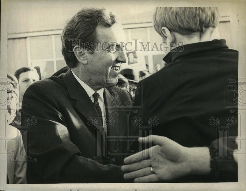 Load image into Gallery viewer, 1968 Press Photo Maine Senator Edmund S. Muskie visits Albany, New York Airport
