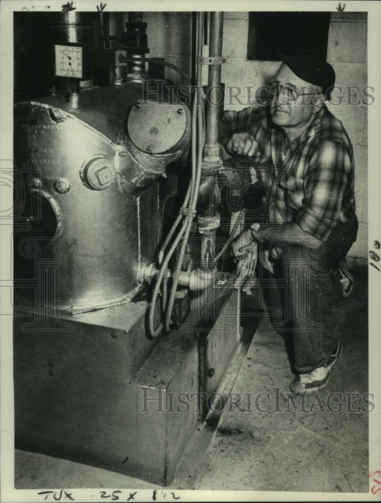 1977 Press Photo Michael Mudar checks on a boiler in Albany, New York