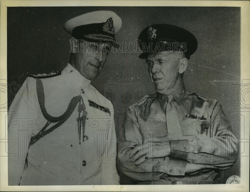 Load image into Gallery viewer, 1943 Press Photo Vice Admiral Mountbatten &amp; General Marshall in North Carolina
